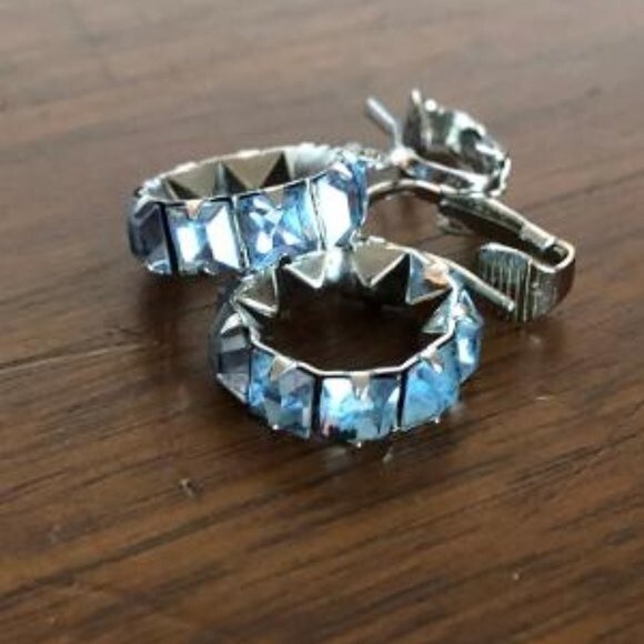 Light Blue Circle Rhinestone Clip-on Vintage Earrings - Picture 2 of 3